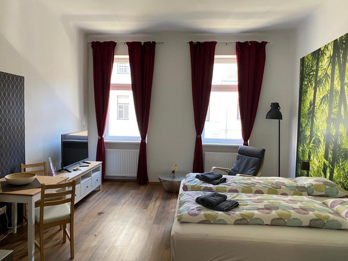 Studio & Apartments Near Reumannplatz Vienna Esterno foto