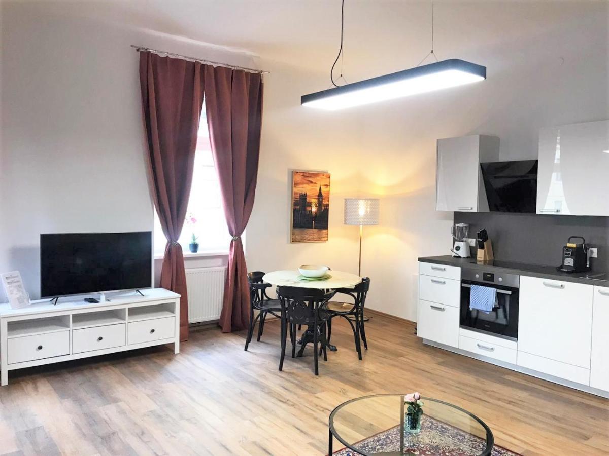 Studio & Apartments Near Reumannplatz Vienna Esterno foto