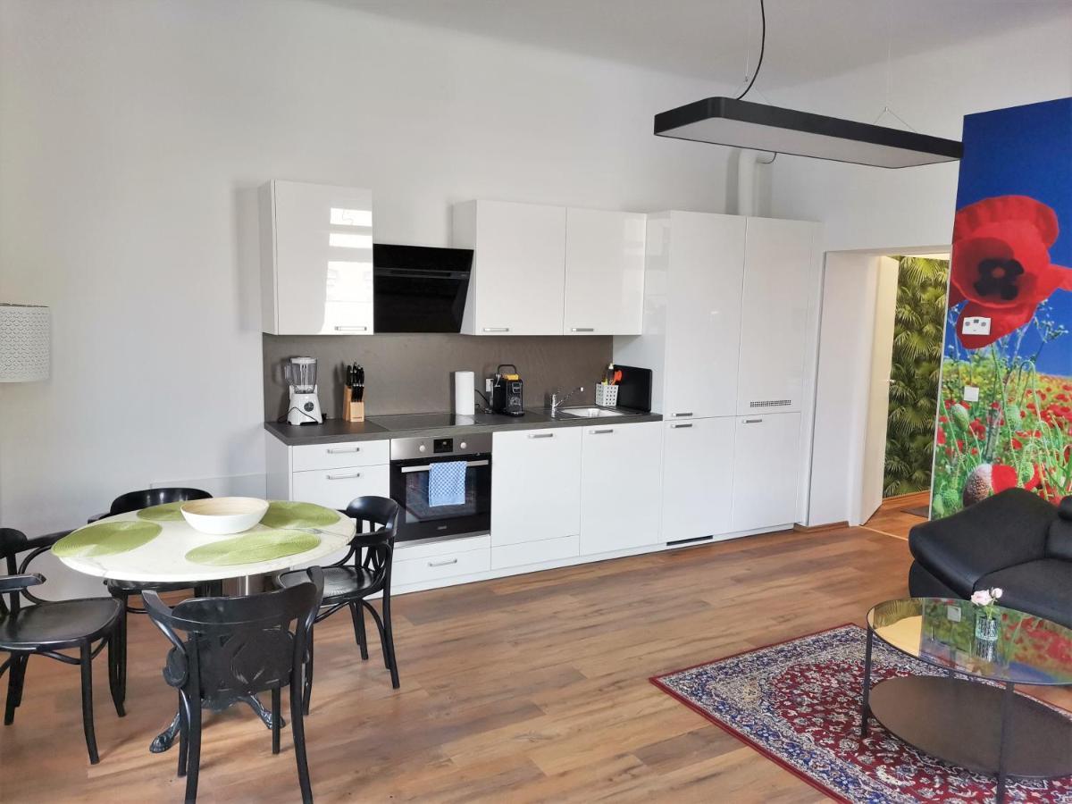 Studio & Apartments Near Reumannplatz Vienna Esterno foto