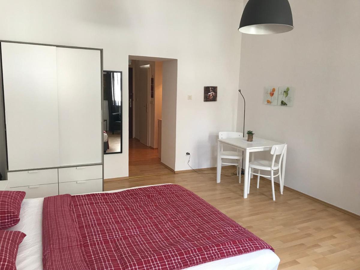 Studio & Apartments Near Reumannplatz Vienna Esterno foto