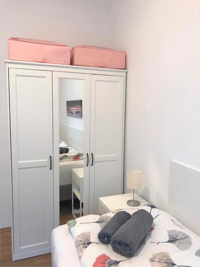 Studio & Apartments Near Reumannplatz Vienna Esterno foto