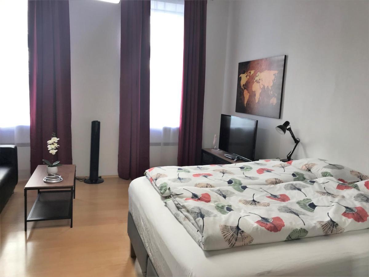 Studio & Apartments Near Reumannplatz Vienna Esterno foto