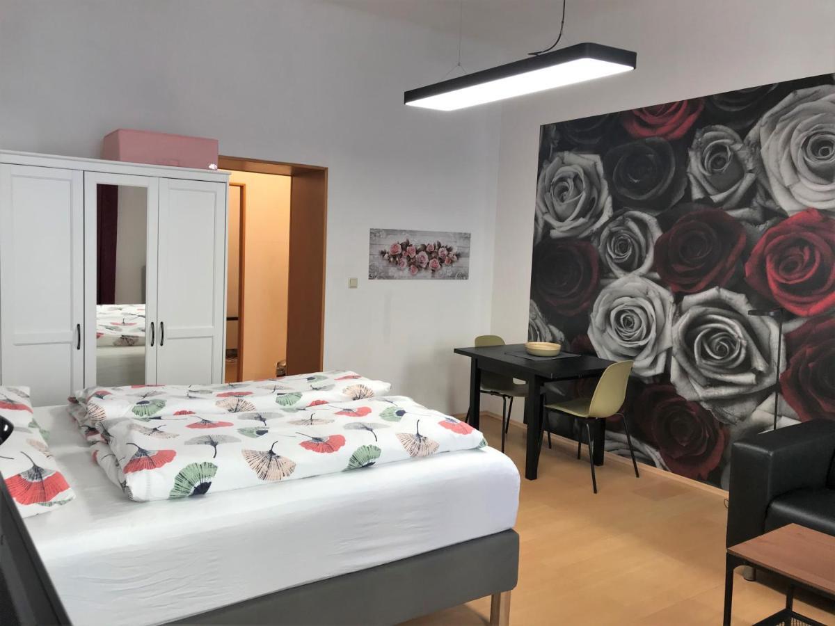 Studio & Apartments Near Reumannplatz Vienna Esterno foto