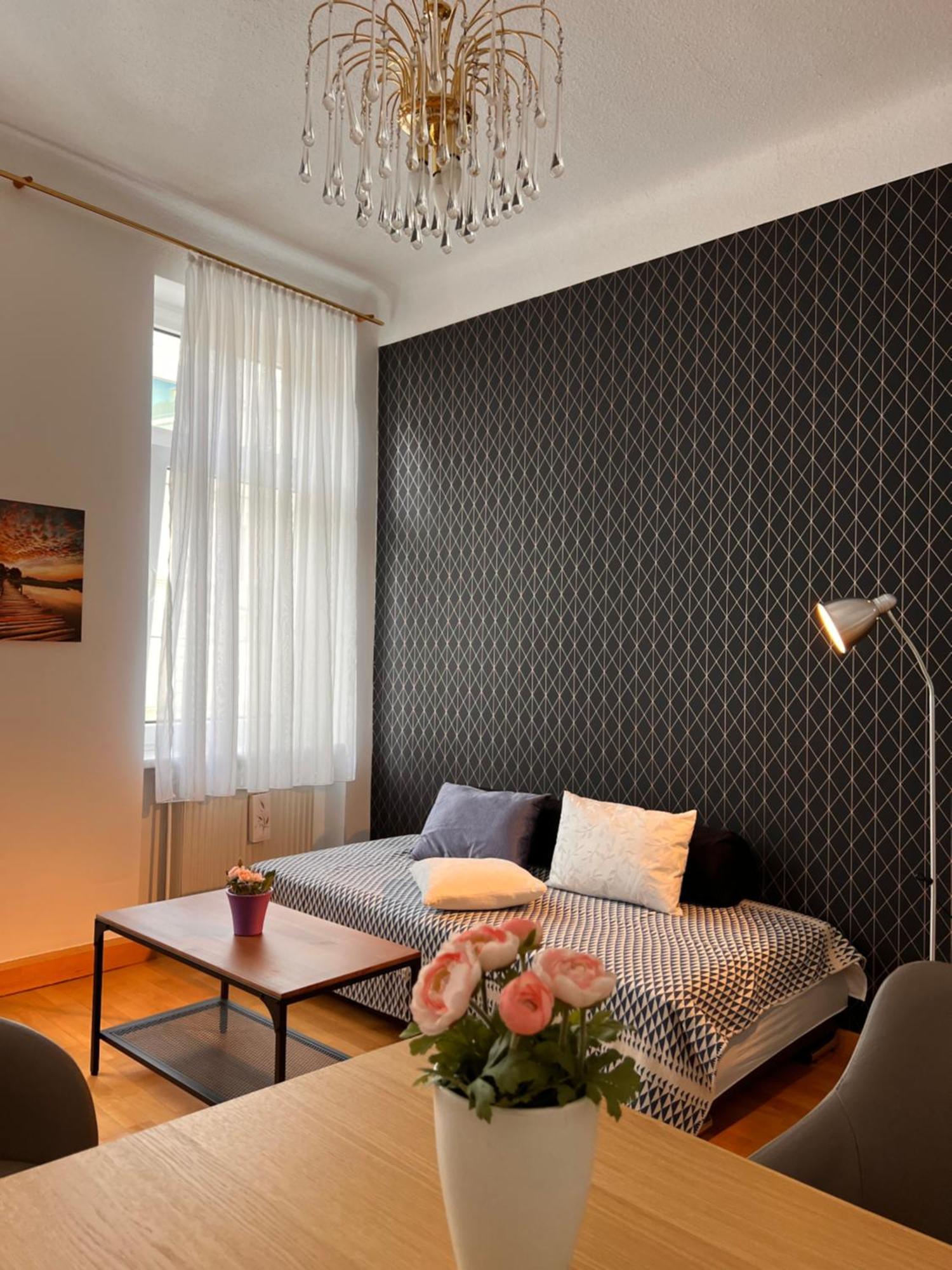 Studio & Apartments Near Reumannplatz Vienna Esterno foto