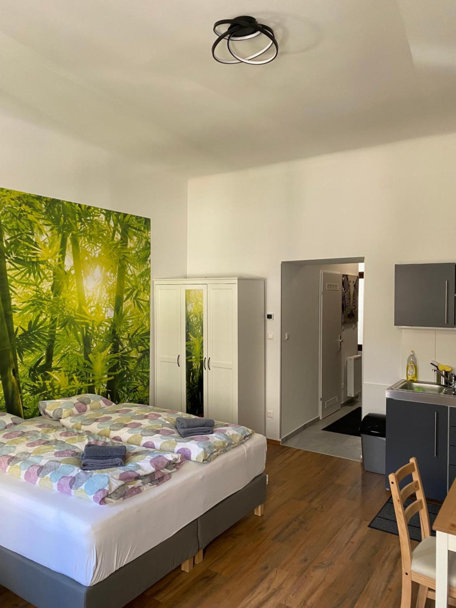 Studio & Apartments Near Reumannplatz Vienna Esterno foto