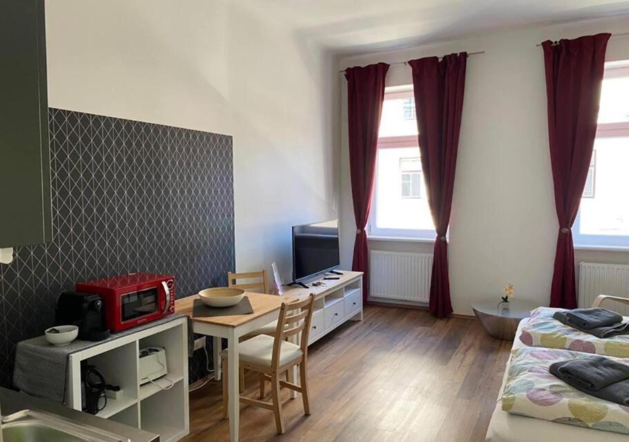 Studio & Apartments Near Reumannplatz Vienna Esterno foto